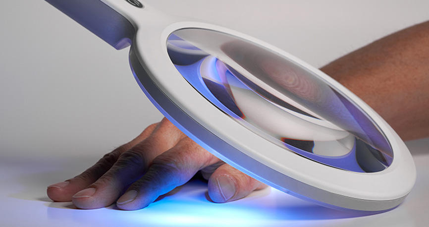 「オプチラックス・ハンド」が医療機器認定を取得し
ウッド灯を照射できる「紫外線検査ライト」を6月7日に追加販売