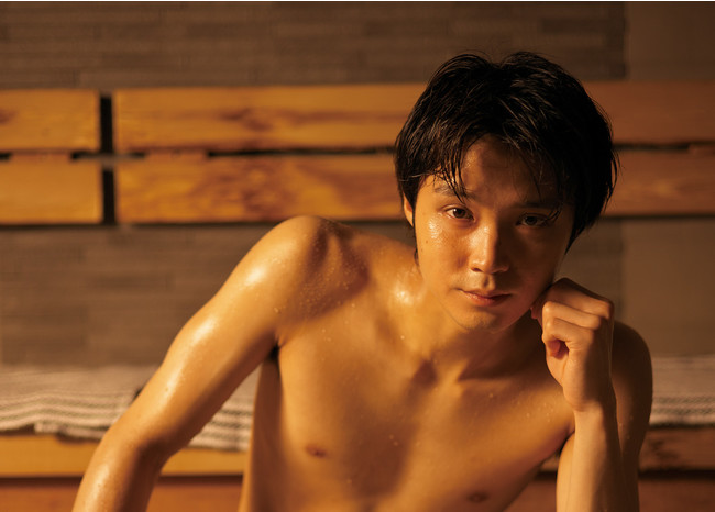 本書の表紙を飾る磯村勇斗さんは、自身の冠番組『サウナーーーズ』（WOWOW）や７月からスタートするドラマ『サ道2021』（テレビ東京）にも出演。