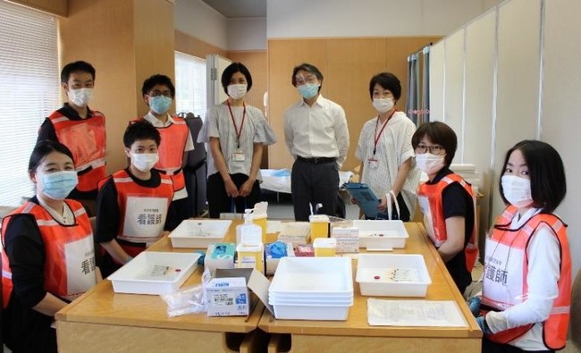 一丸となって集団接種に協力する岡山大学病院の職員ら