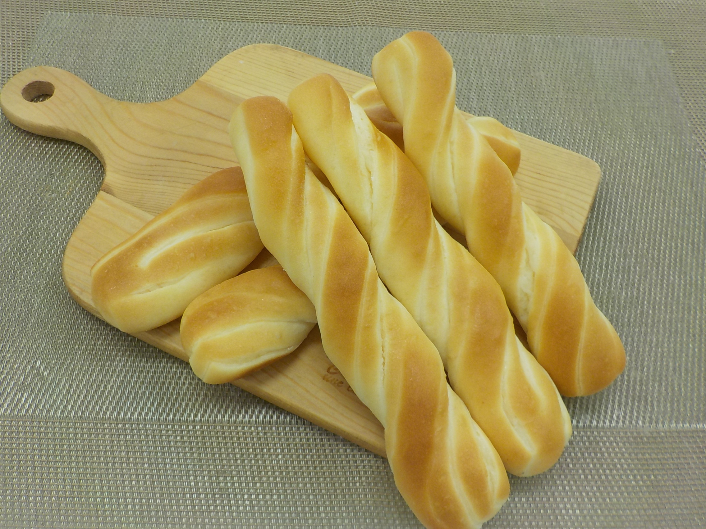 発酵する食物繊維「イヌリア(R)」配合　
日本人に不足しがちな食物繊維をパンで手軽に補う
「ファブリアシートミルク」6月22日新発売
