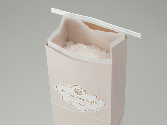 パッケージは環境を考えて紙製品を使用しています。湿気を防ぐため、紙袋（外装）とロー引き紙袋（内装）の２重構造にしました