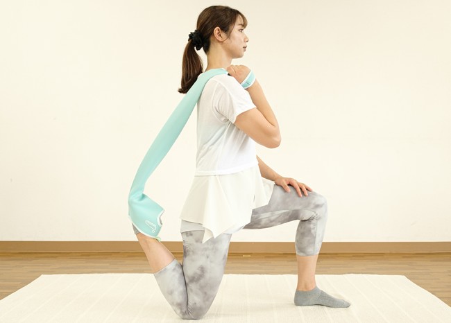 足関節可動域訓練(底屈)をしながらもも前側と腸腰筋のストレッチ