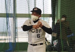 「ＪＡ全農ＷＣＢＦ少年野球教室」開催 元プロ野球ＯＢの里崎智也氏らが子どもたちに熱血指導