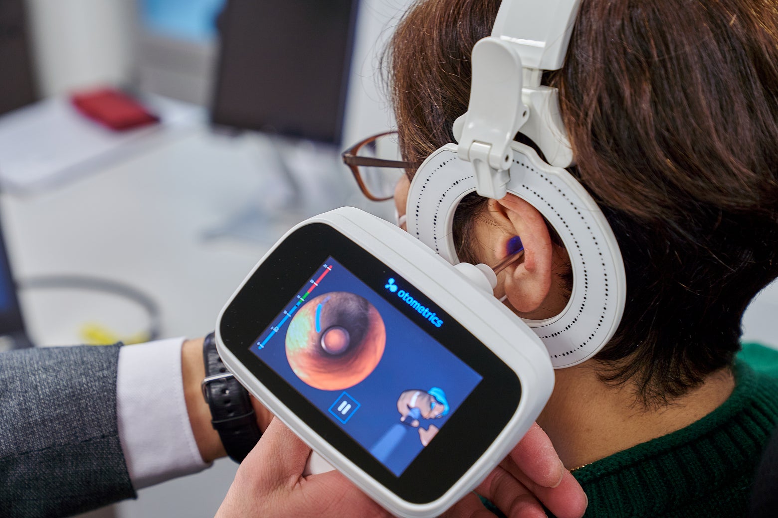 非接触時代の新常識。オーダーメイド 耳あな型補聴器作製に最新技術 「３Dスキャナー」を活用。短時間で清潔、正確な耳型採取が可能に。