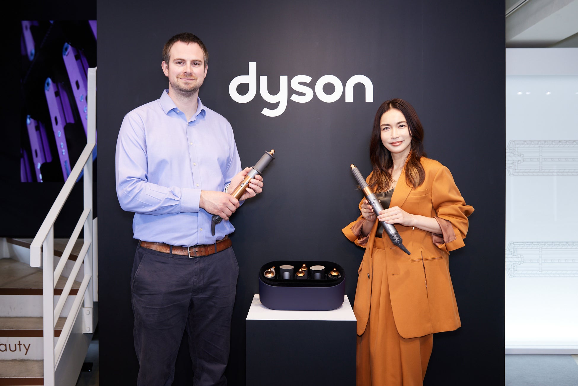 ダイソンヘア ビューティーアイコンの長谷川京子さんが、『Dyson Airwrap™マルチスタイラー』の発売記念イベントに出演