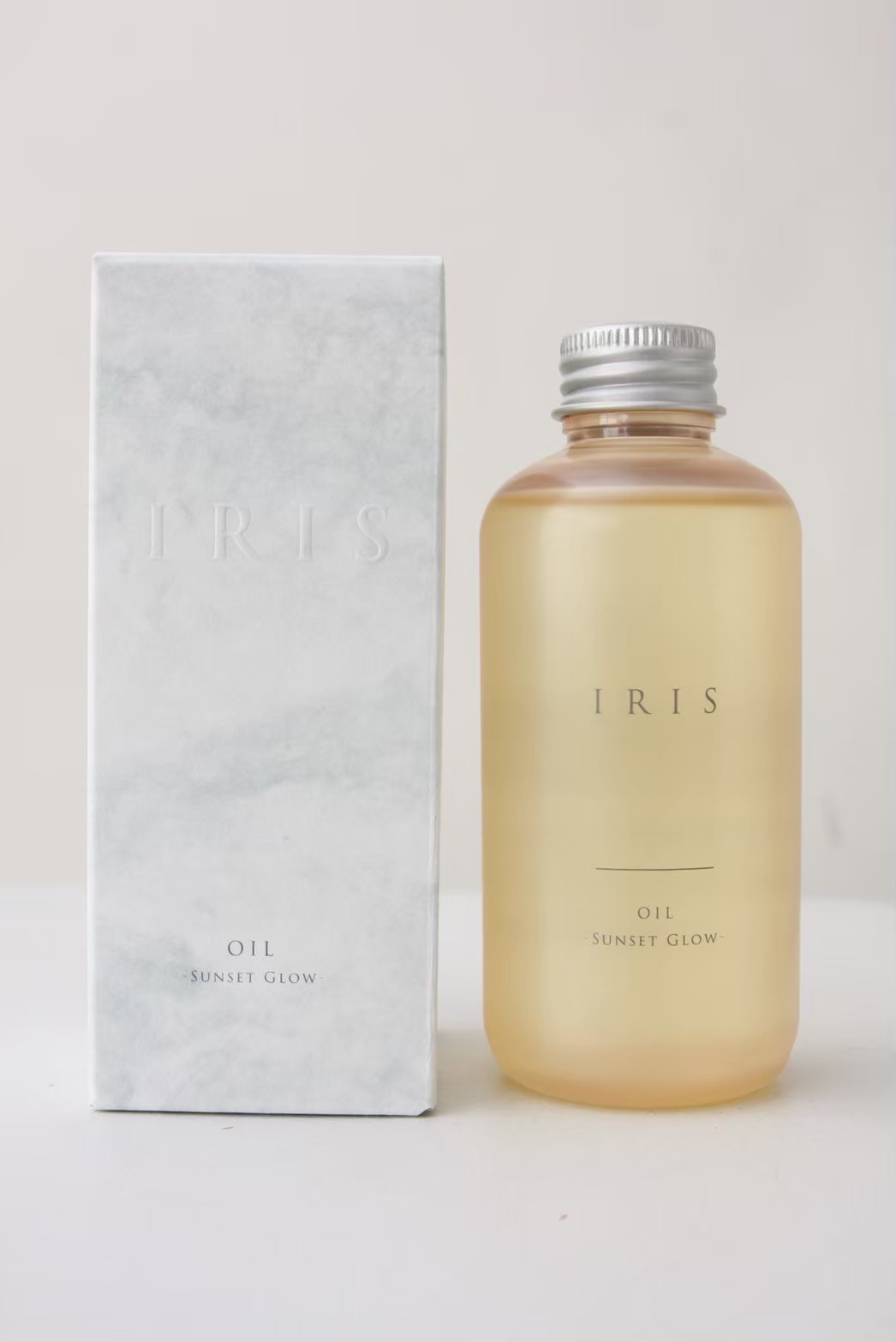 魅惑的な艶のベールと、変化する美しい香りを纏う　
ヘア＆ボディに使えるマルチオイル
「IRIS OIL -SUNSETGLOW-」が発売