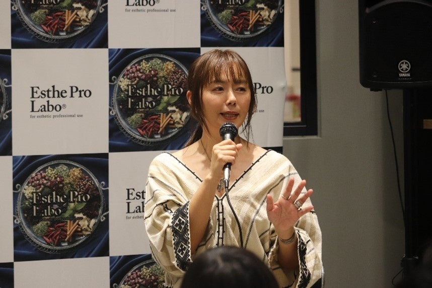 女優 田中律子さんがエステプロ・ラボ沖縄店にてオープン記念イベントを開催