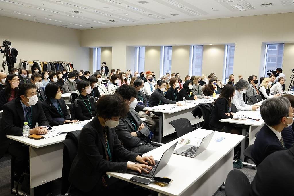 【プレゼント選びの意外な困りごと／落とし穴とは？】会社員の7割以上が「プレゼント選び」で悩んだ経験あり　上司は「相手が受け取りやすいもの」を、部下は「普段使いできるもの」を選ぶ傾向が明らかに