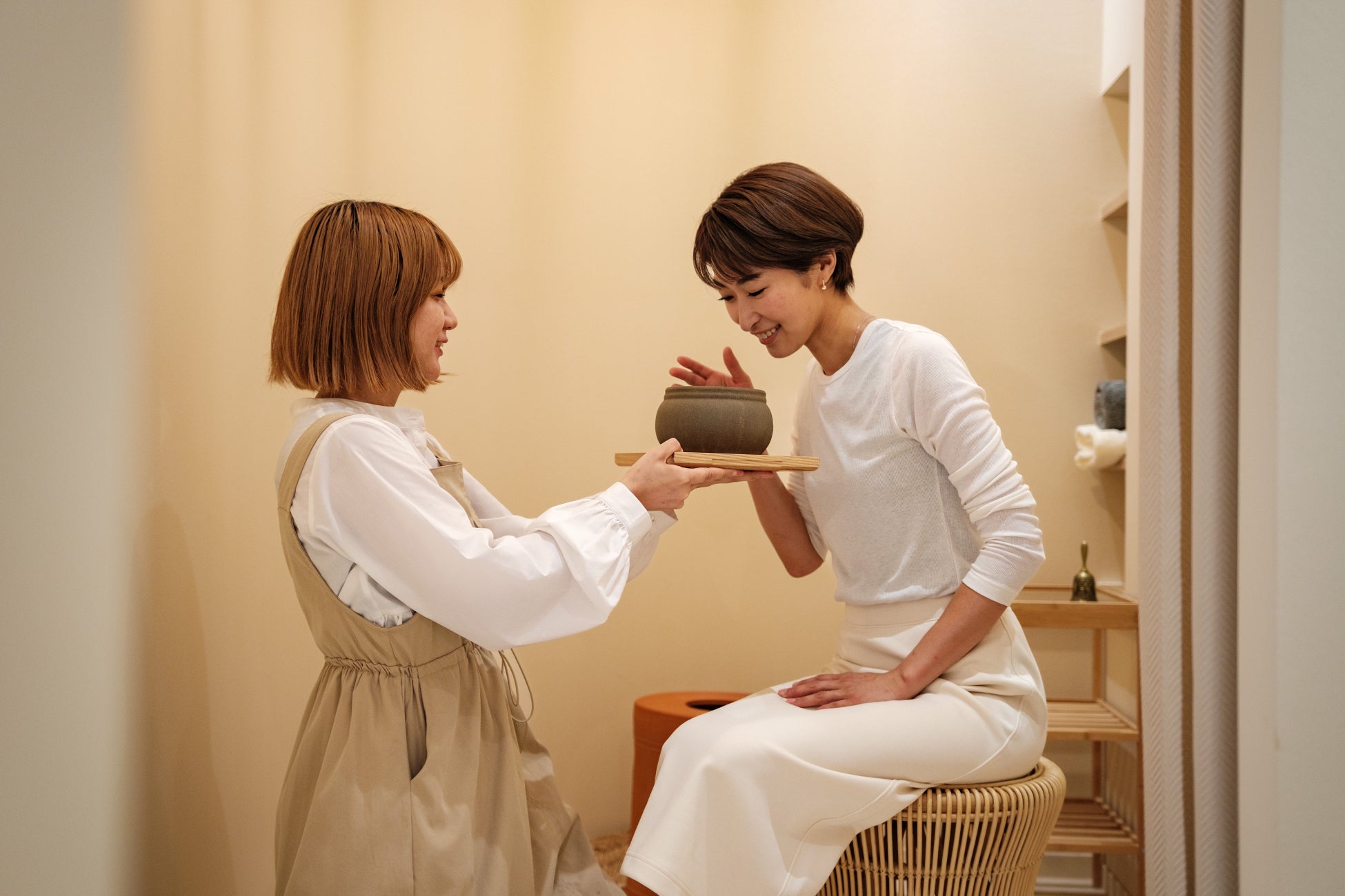 赤ちゃんの肌に着目し、美肌菌発想でエイジングサインを寄せ付けない美肌菌がおふとんで包まれたような触って嬉しいふかふか肌へ導く高機能乳液「 KINS MILK 」