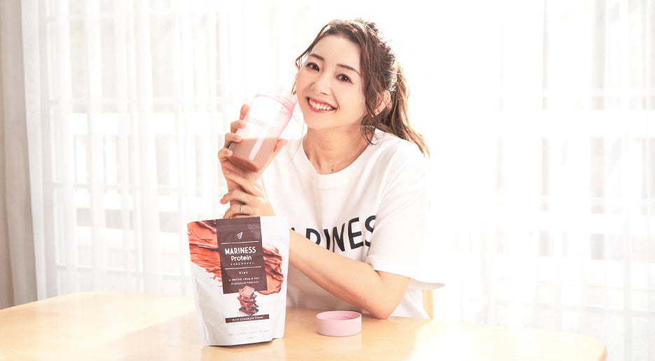 スタイリングの仕上げに吹きかけ さらさらでツヤのある髪に【モモリ さらっとツヤめくヘアスプレー】2023年8月29日（火） 新発売