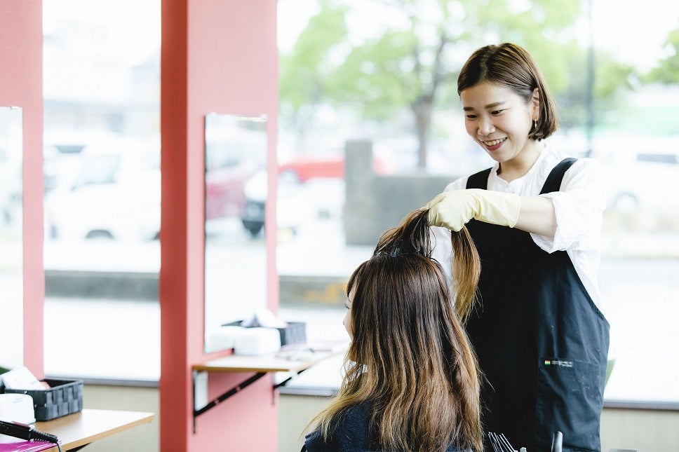 短時間・低価格で髪染めが出来るヘアカラー専門店「カラープラス」が2024年4月13日（土）に岐阜県羽島郡にオープン！全体染め・根元染めが【1,100円】で体験できるオープニングキャンペーン実施