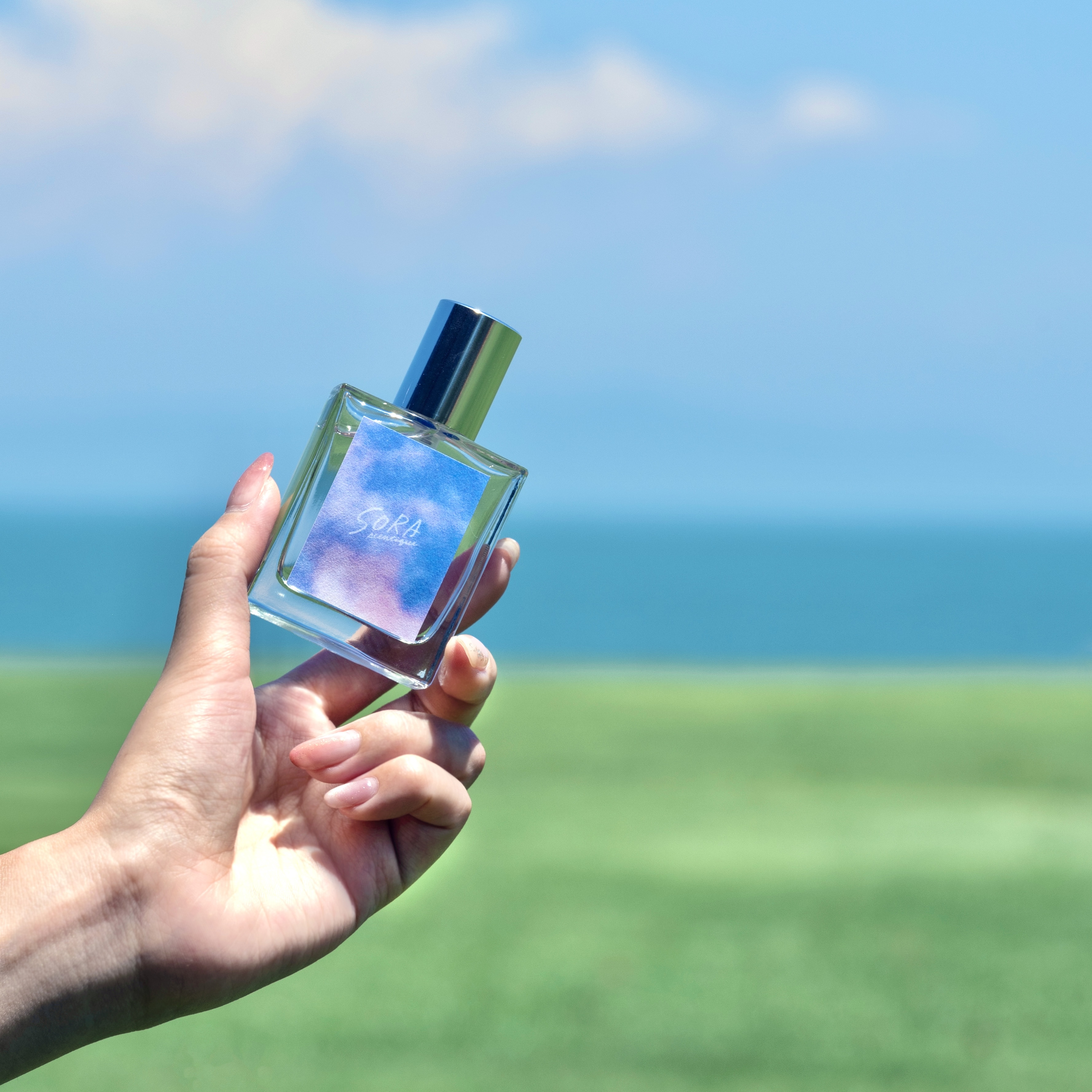 フレグランスブランド「SORA scentique」より、
夏空の下で飲む、爽やかなレモネードの香り新登場！
7月26日より公式ECサイトにて先行予約開始