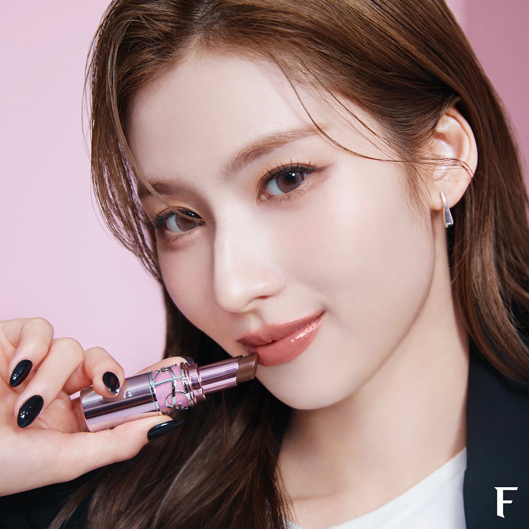 【YSL BEAUTY】TWICE SANAが彩る「YSL ラブシャイン キャンディ グロウ バーム」2つの輝きが出合い、比類なき美しさへ