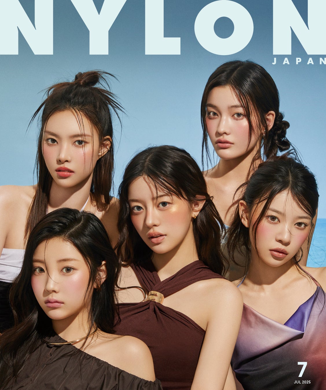 人気ガールグループ《ILLIT（アイリット）》が、 NARSの最新メーキャップコレクションを纏い、サマーガール仕様のモードなルックでNYLON JAPAN7月号に初登場！表紙の全貌が本日解禁