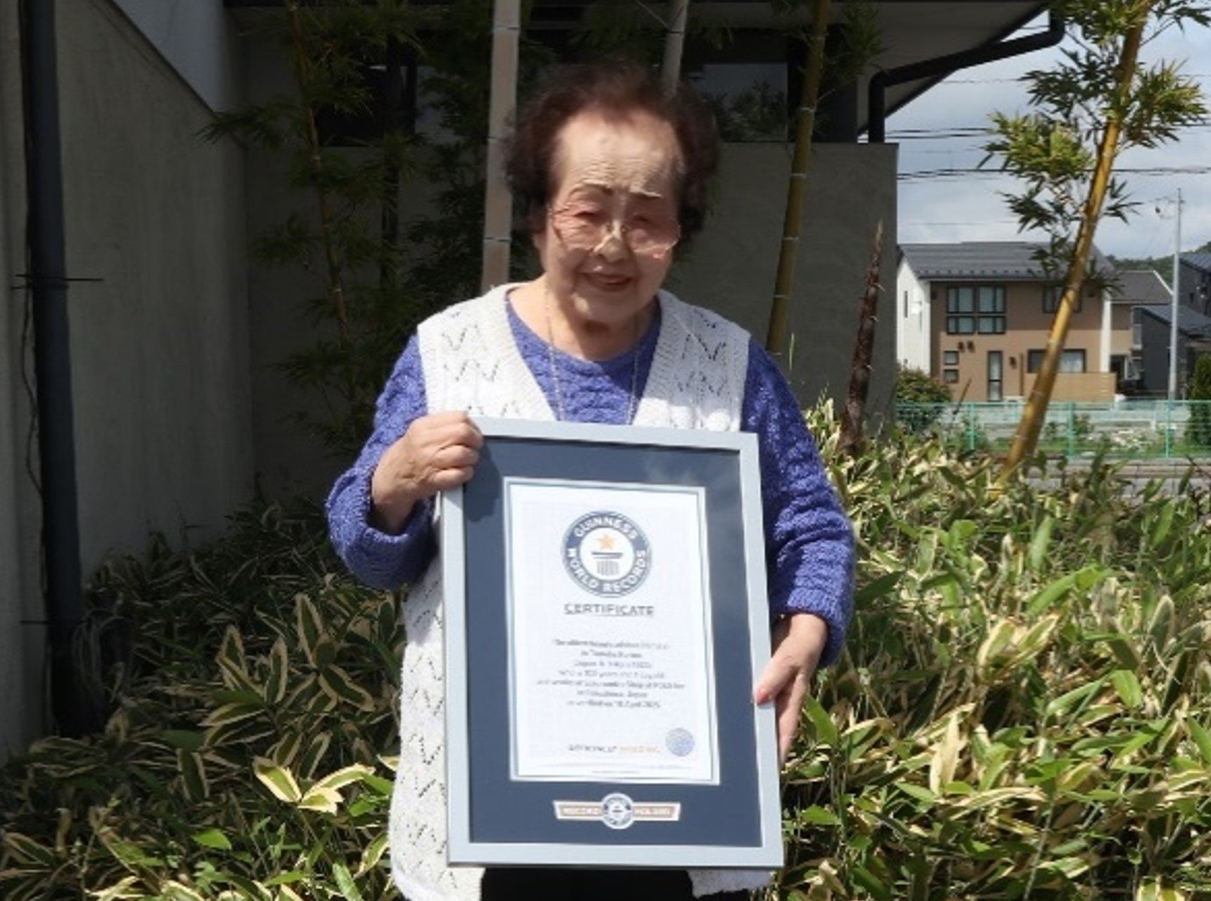 ポーラのビューティーディレクター堀野 智子さん、「最高齢の女性ビューティーアドバイザー Oldest beauty advisor (female) 」として102歳でギネス世界記録™を更新※