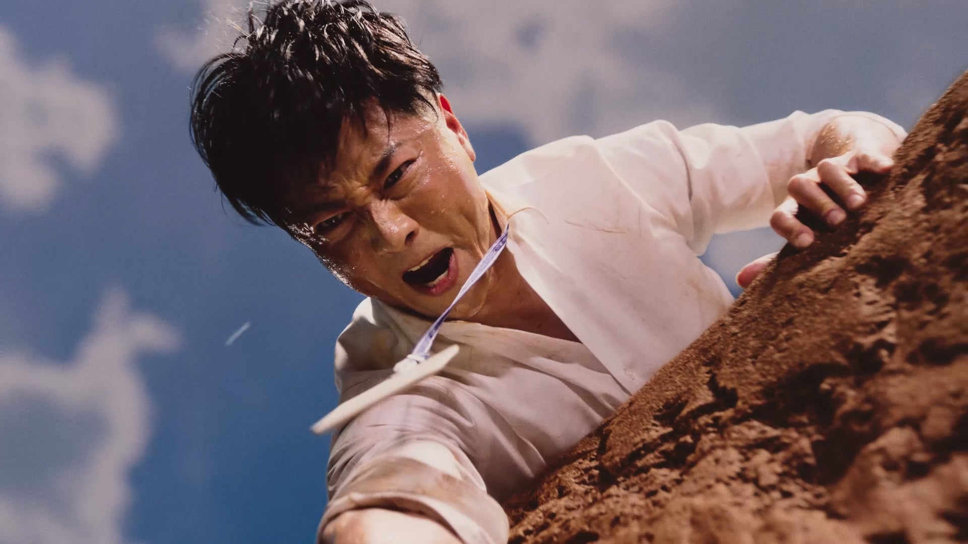 リポビタンDの“崖CM”が11年ぶりに復活！ケイン・コスギさんの渾身の「ファイト イッパーツ！」が蘇る！ケイン・コスギさん出演　大正製薬「リポビタンD」新WebCM公開