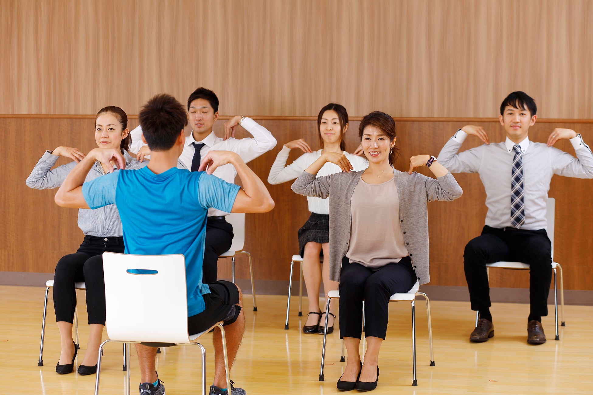 「肩こり・腰痛エクササイズ」プログラム提供開始