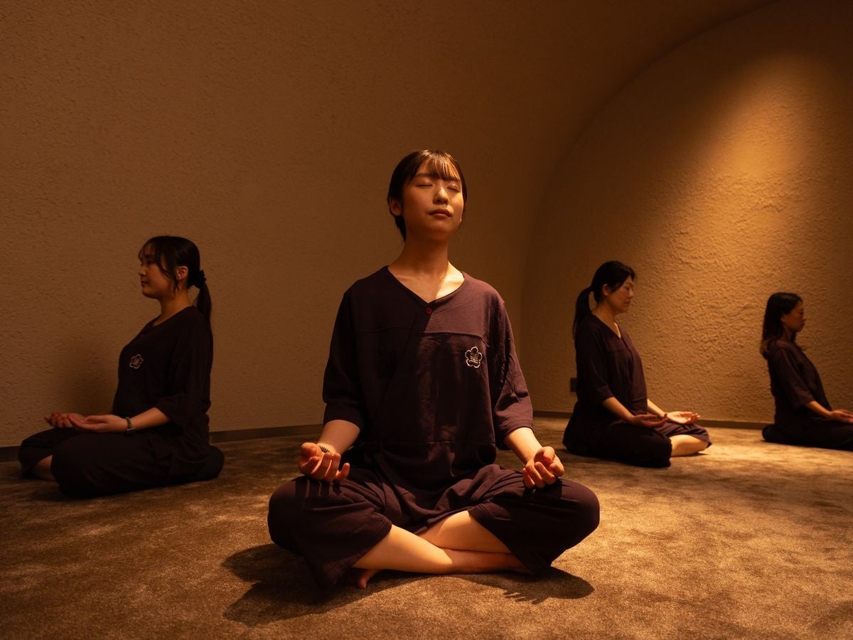 【うめきた温泉 蓮 Wellbeing Park】マインドフルネス瞑想体験の空間・プログラム「メディテーションケーブ」のサービスにおいて フリーアナウンサー 内田恭子氏の声による新プログラムを提供開始