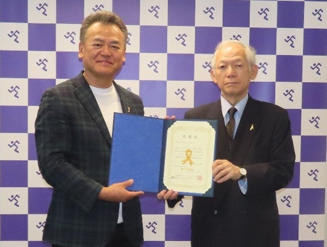 「がんの子どもを守る会」への寄付金贈呈式を6月13日（金）に開催チャリティスクワットによる寄付金138,000円を、元プロレスラー・小橋建太氏とともに贈呈