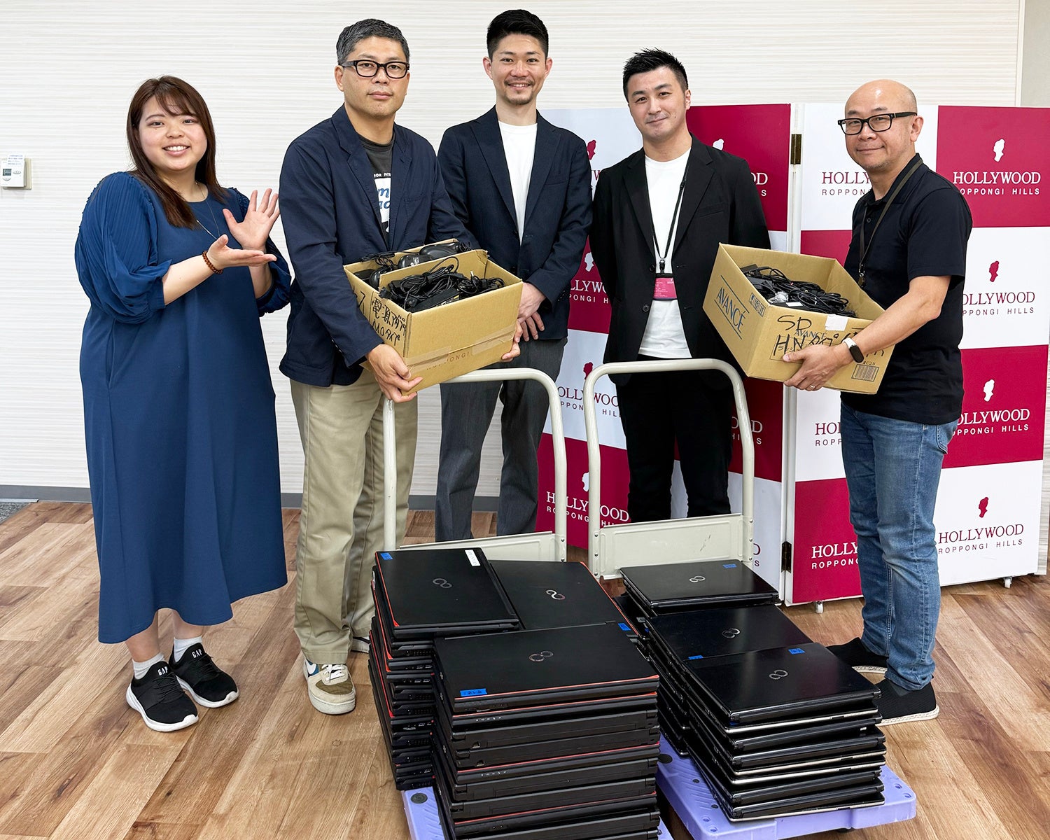 会社で不要になったパソコンで寄付・ハリウッド株式会社からノートパソコン56台を子供支援プロジェクトの事業を展開するピープルポート株式会社へ提供