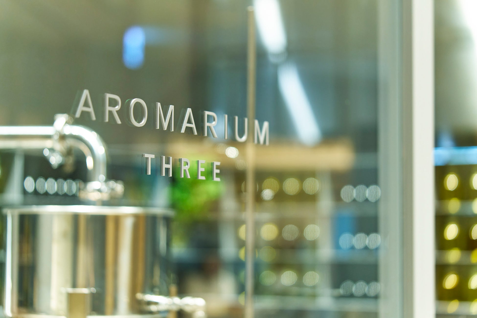 精油のオープンラボラトリー「AROMARIUM THREE」１周年記念、“香り”を五感で楽しむ期間限定イベントを開催