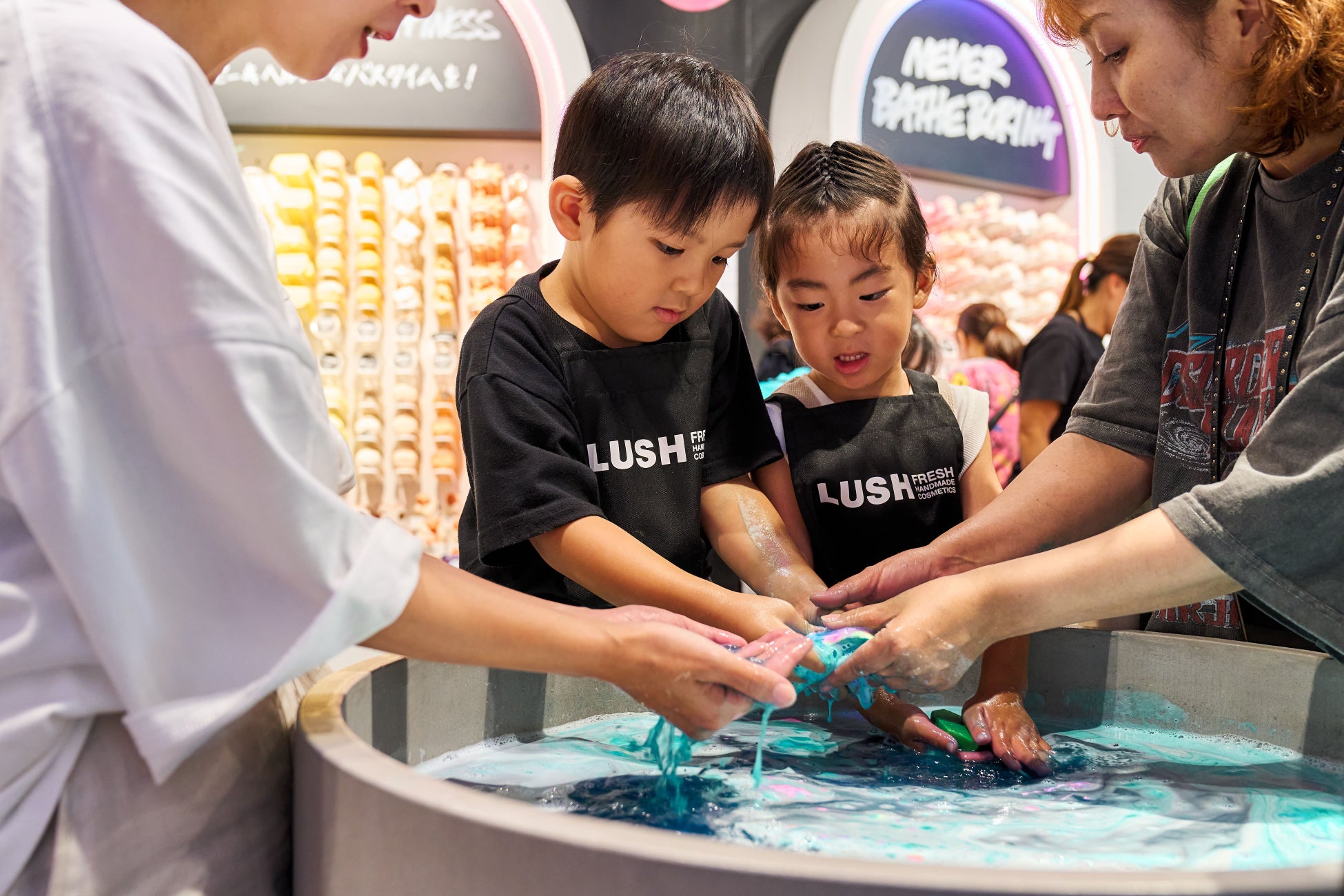 ナチュラルコスメブランドLUSH 豊かな香りに包まれながら体験するキッズ向けワークショップ「ラッシュでお仕事体験」を7月19日より全国で順次開始