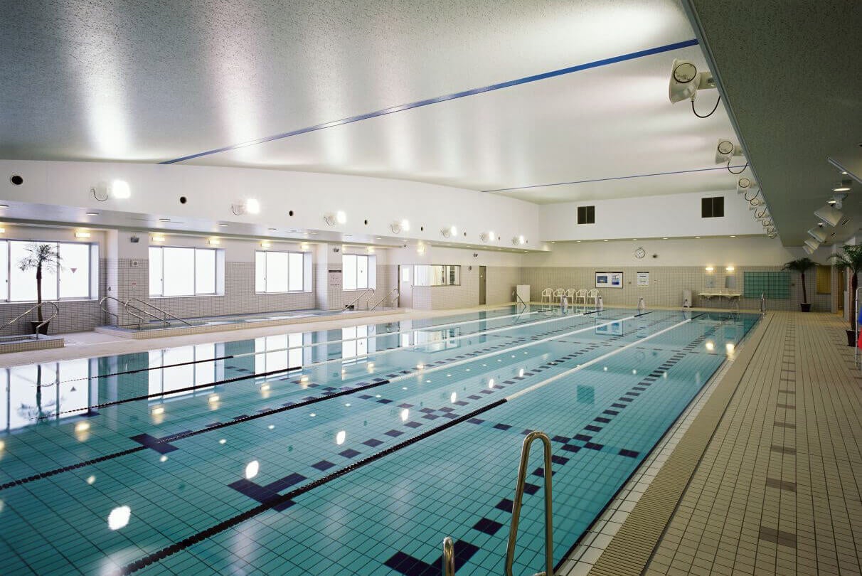この夏、地域の笑顔が集まる場所へ！コ・ス・パで、プール開放イベントを開催　家族と、友達と、会員以外の皆さんもコ・ス・パの屋内プールで、最高の思い出をつくりましょう！