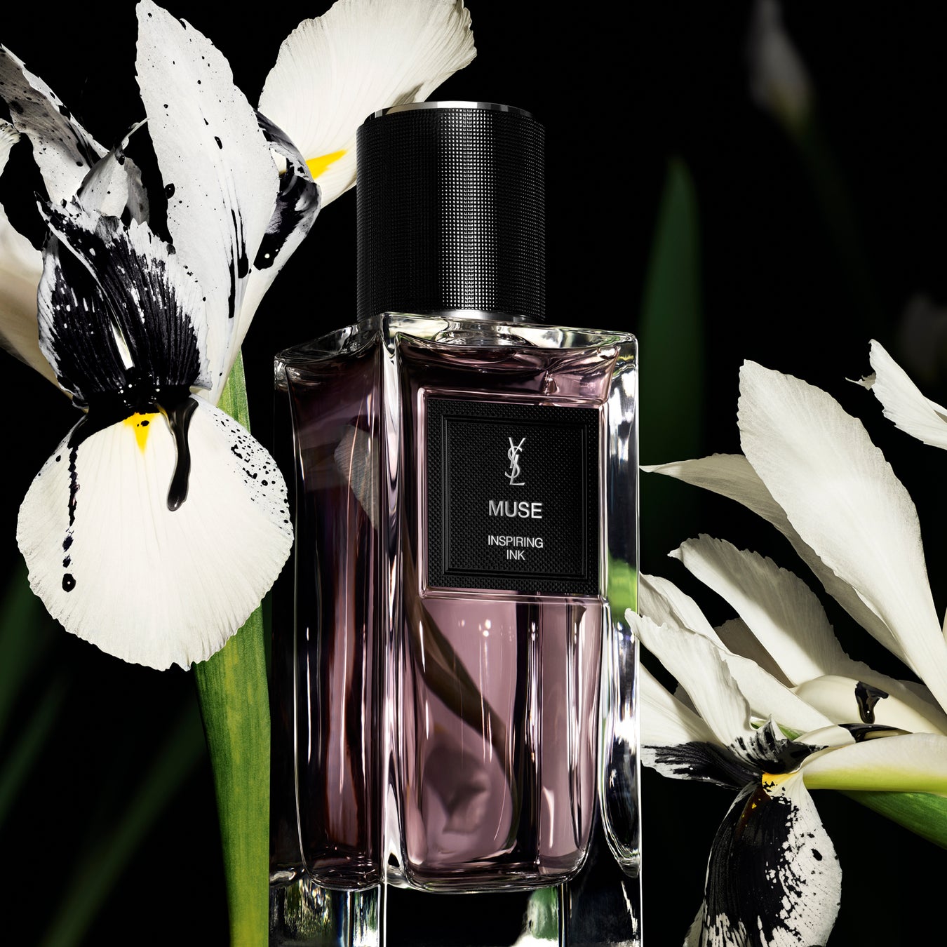ジェンダーレスなクチュールフレグランスから、新作ウッディレザーの香り「YSL ル ヴェスティエール デ パルファム ミューズ」誕生。
