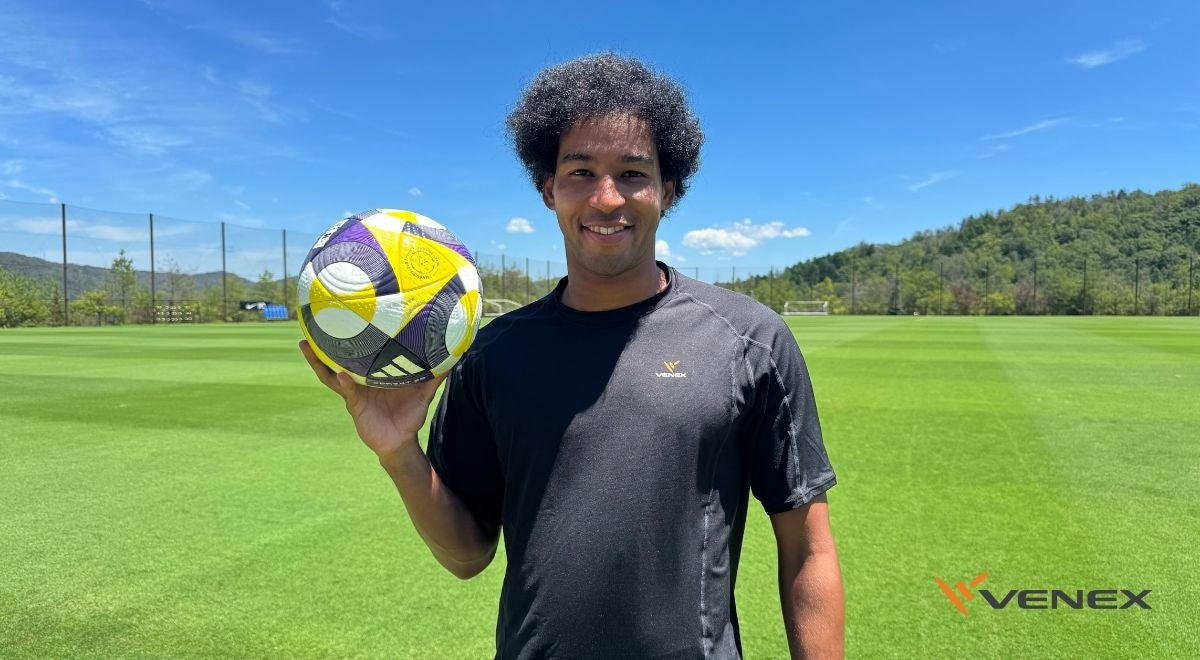 サッカーJ1リーグで活躍するジャーメイン良選手とアンバサダー契約締結