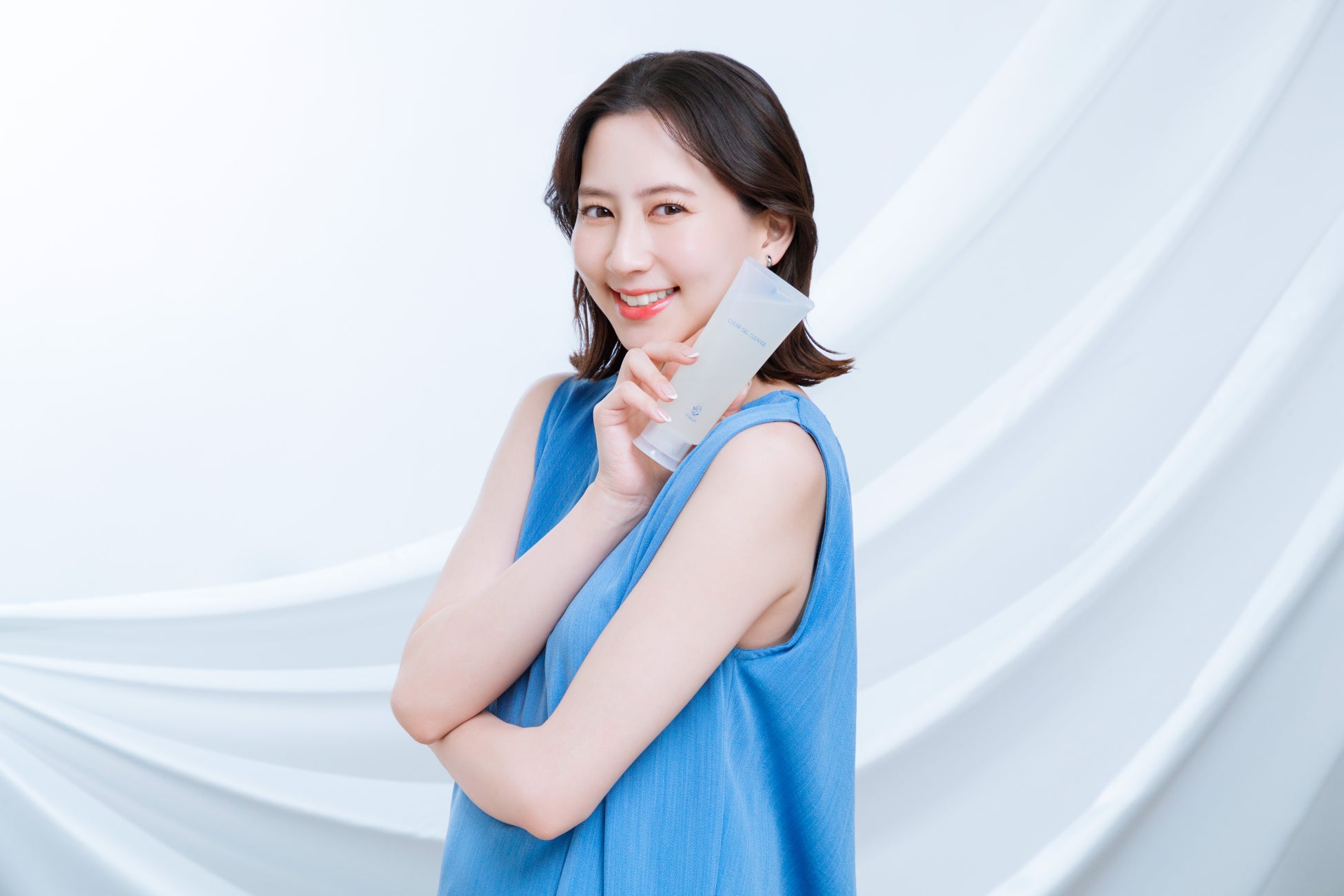 ポーラ、芸術的感性とサイエンスを高め、美に留まらず「驚き」や「感性」を提案する存在へ 百貨店・免税店 ビューティー コーディネーターの制服をリニューアル