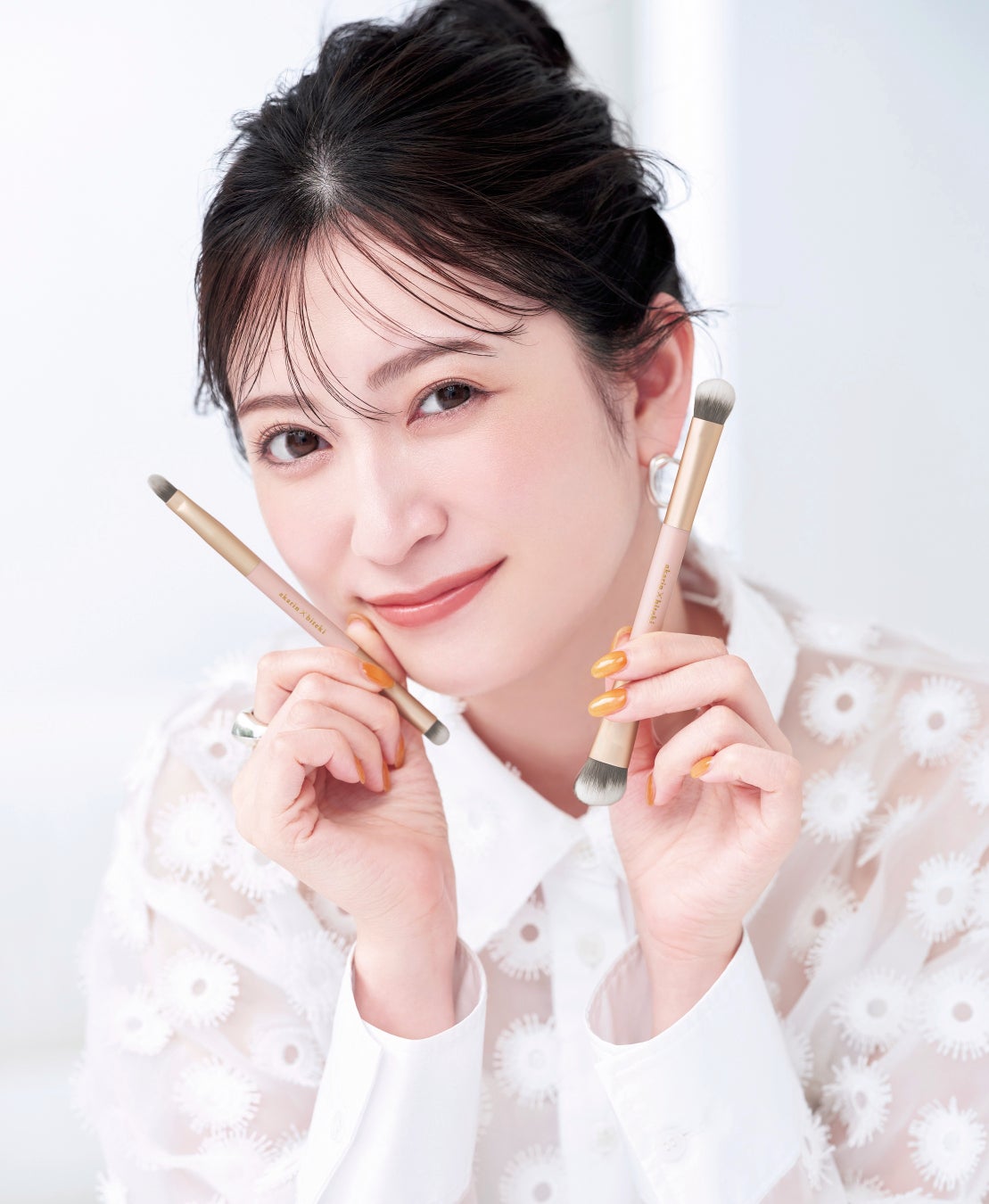これ感動するほど使えます！ 吉田朱里さん監修の神マルチなメイクブラシが『美的』10月号についてくる