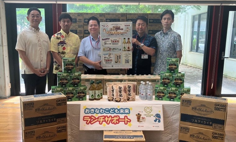 濡れた髪にも、乾いた髪にも。ツヤとまとまりを与え、香水未満の香りが広がる、植物由来のマルチヘアオイルが登場。