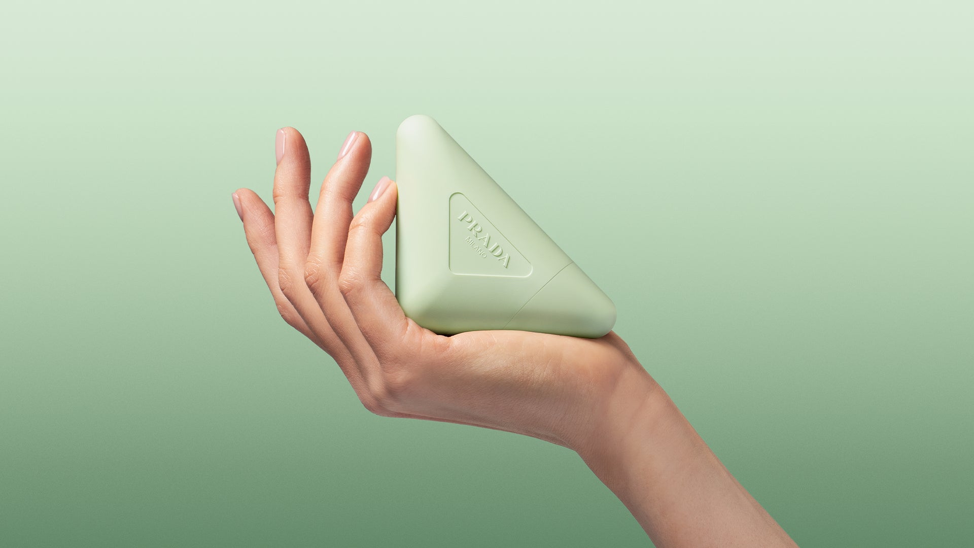 ＜プラダ ビューティ＞手肌、爪、キューティクルまで考えたトリプルケア 「プラダ ハンド」が登場