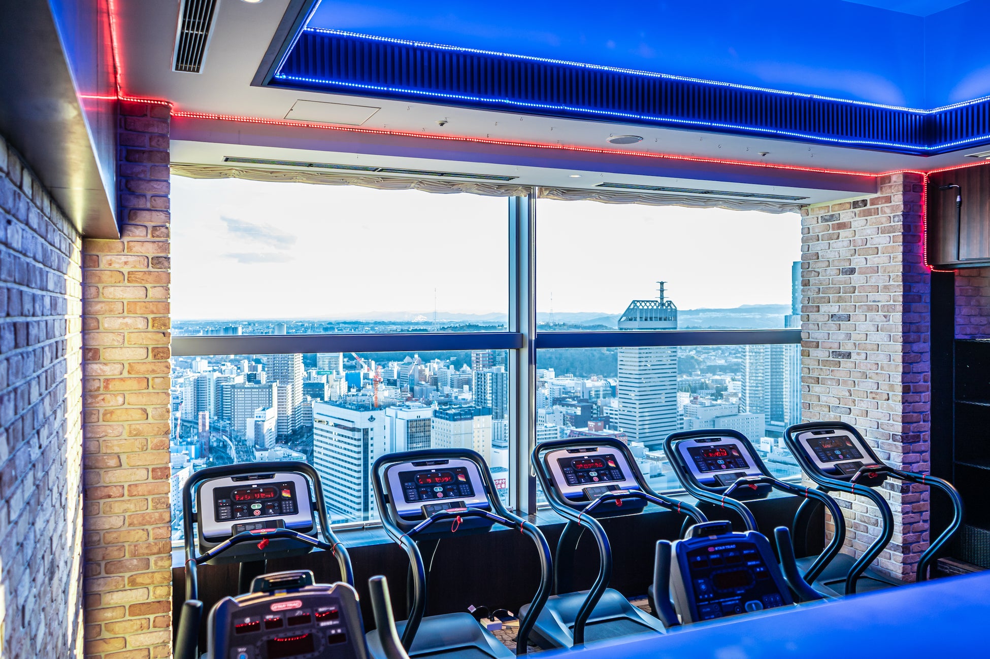 高さ145m、絶景の31階　アッティーボジム、「日本一高層階のフィットネスジム」として認定！（仙台市）