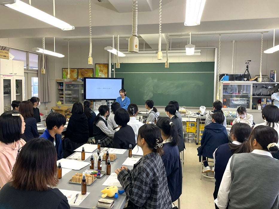 ナチュラルアイランド、北海道庁主催キャリアイベントで「香りのワークショップ」を実施。未来の“リケジョ”たちが調香師の仕事に触れる。
