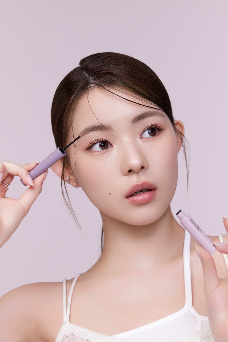 ＜mude.＞眉メイクの新定番『インスパイアスキニーブロウカラ』がついに店頭発売。繊細なニュアンスカラーと極細ブラシで、“抜け感眉”を自由自在に。