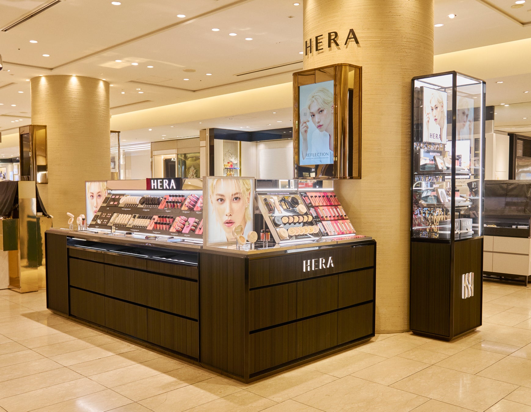 韓国・ソウル発のラグジュアリーメイクアップブランド「HERA（ヘラ）」東京初の百貨店常設カウンターを銀座三越にオープン。オープンを記念して山本美月、朝比奈彩、桜田通ら豪華ゲストが来訪。