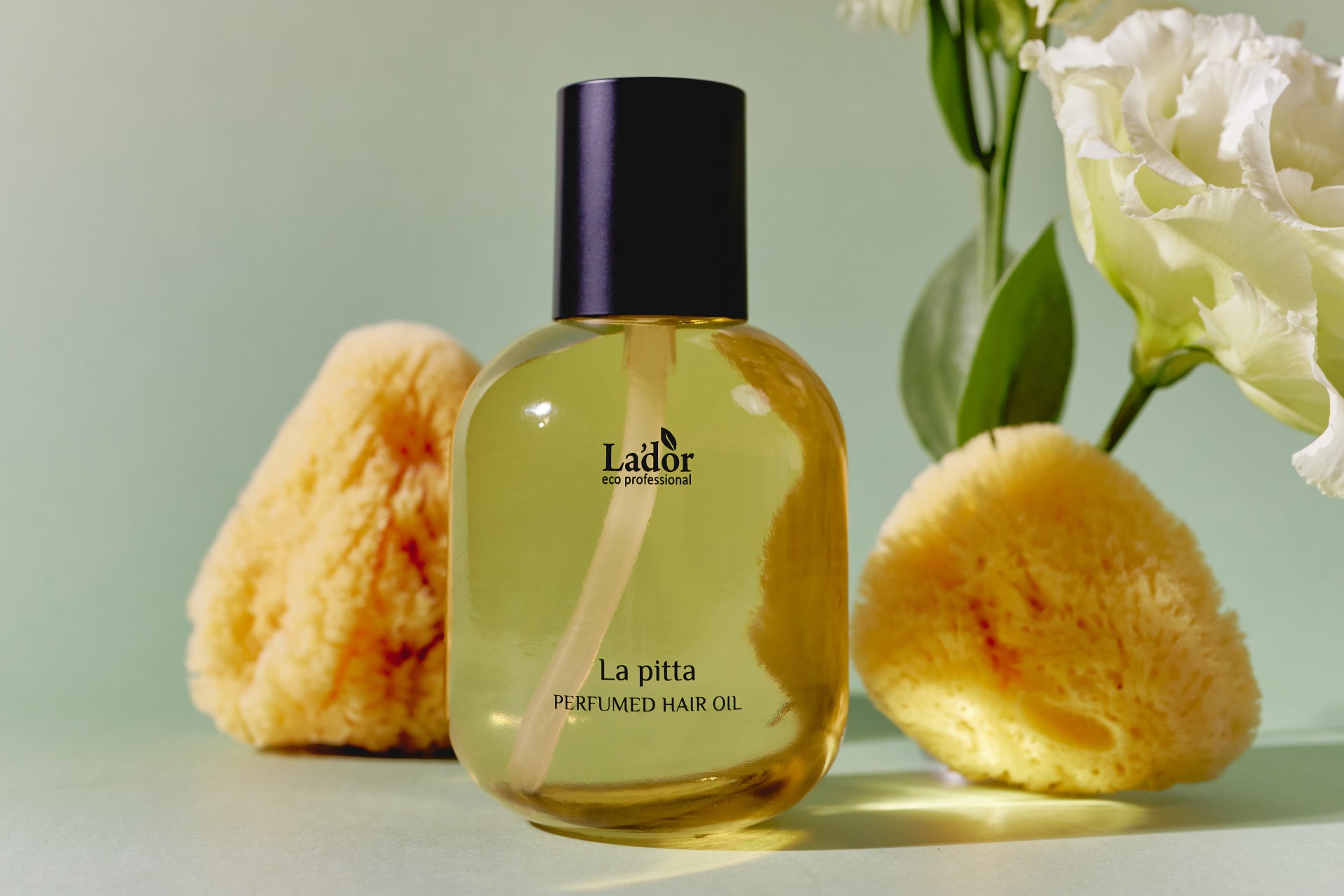 【LADOR（ラドール）】“髪に塗る香水”とSNSで話題のヘアオイル、人気の香り『La pitta(ラピタ)』がVOCEの書店付録に登場！