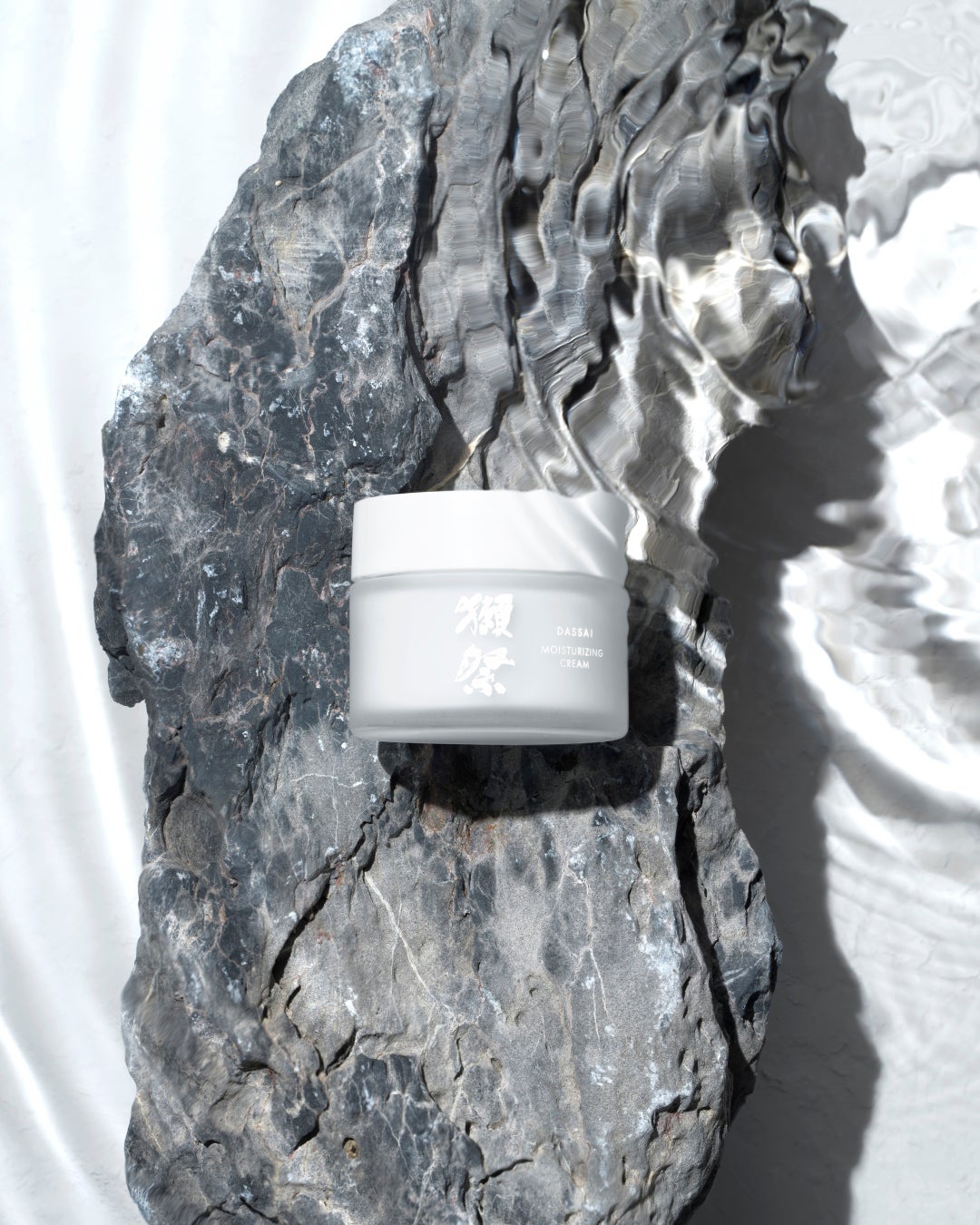 ドクターリセラの新シリーズ“鎮めて 攻める”を叶える「Ladire(ラディール)」が、10/31(金)より全国のドクターリセラ取扱いサロンにて先行発売スタート!