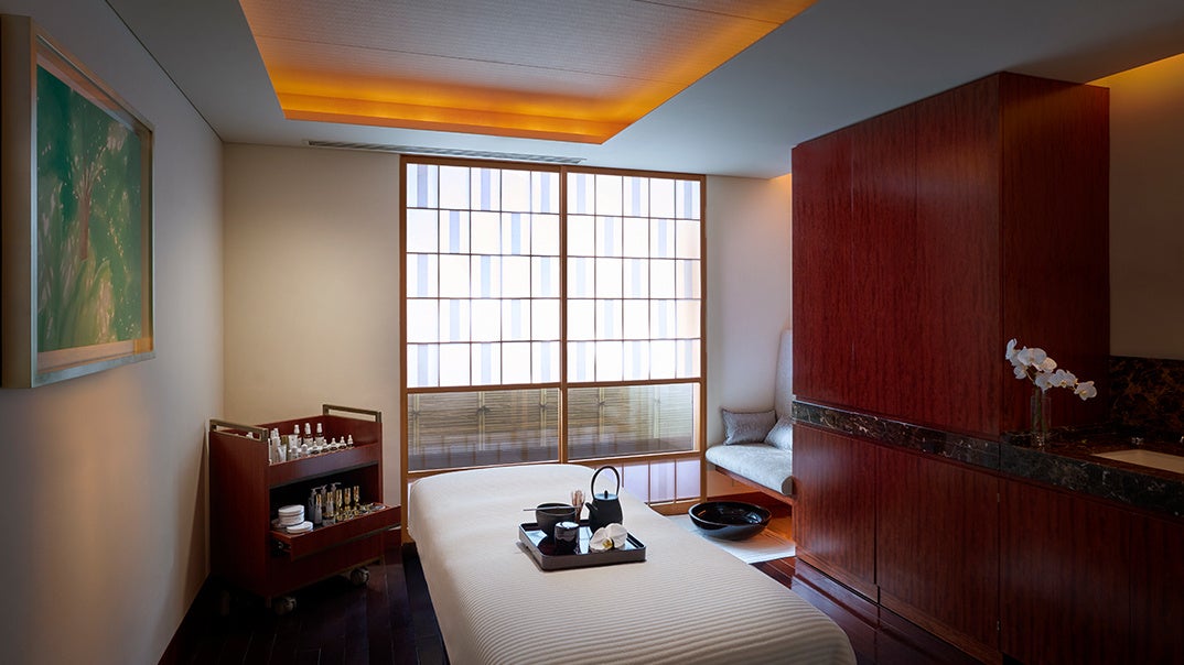 育毛鍼灸師・白石明世とザ・ペニンシュラ東京のパートナーシップによる期間限定の特別トリートメントを提供