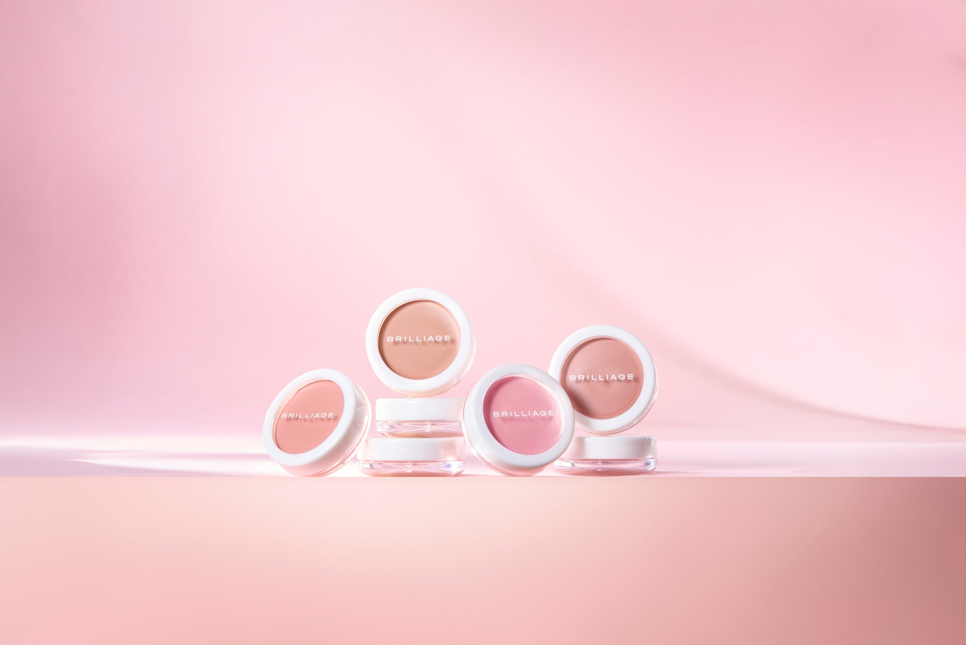 大人気のカモフラージュ　コンシーラーチークに新色が登場！自然なツヤと血色、カバーを叶え、“魅せる頬”に。