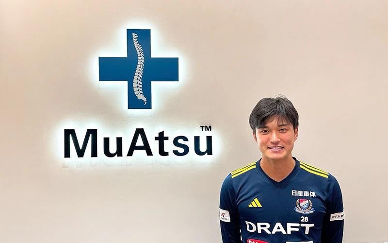 横浜F・マリノス 山根陸選手が昭和西川の「ムアツスリープラボ本店」に来店！睡眠へのこだわりを語るインタビューを「快眠手帖」で公開中！