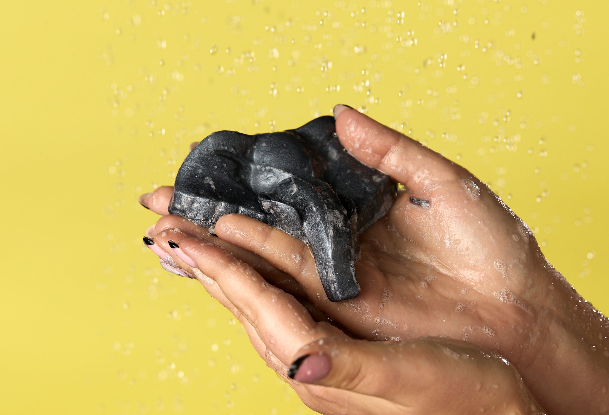 ＜ナチュラルコスメブランドLUSH＞絶滅危機に瀕している哺乳類の保護と熱帯雨林再生を目指し寄付対象商品『ゾウがつなぐ道』を12月1日（月）より全国発売