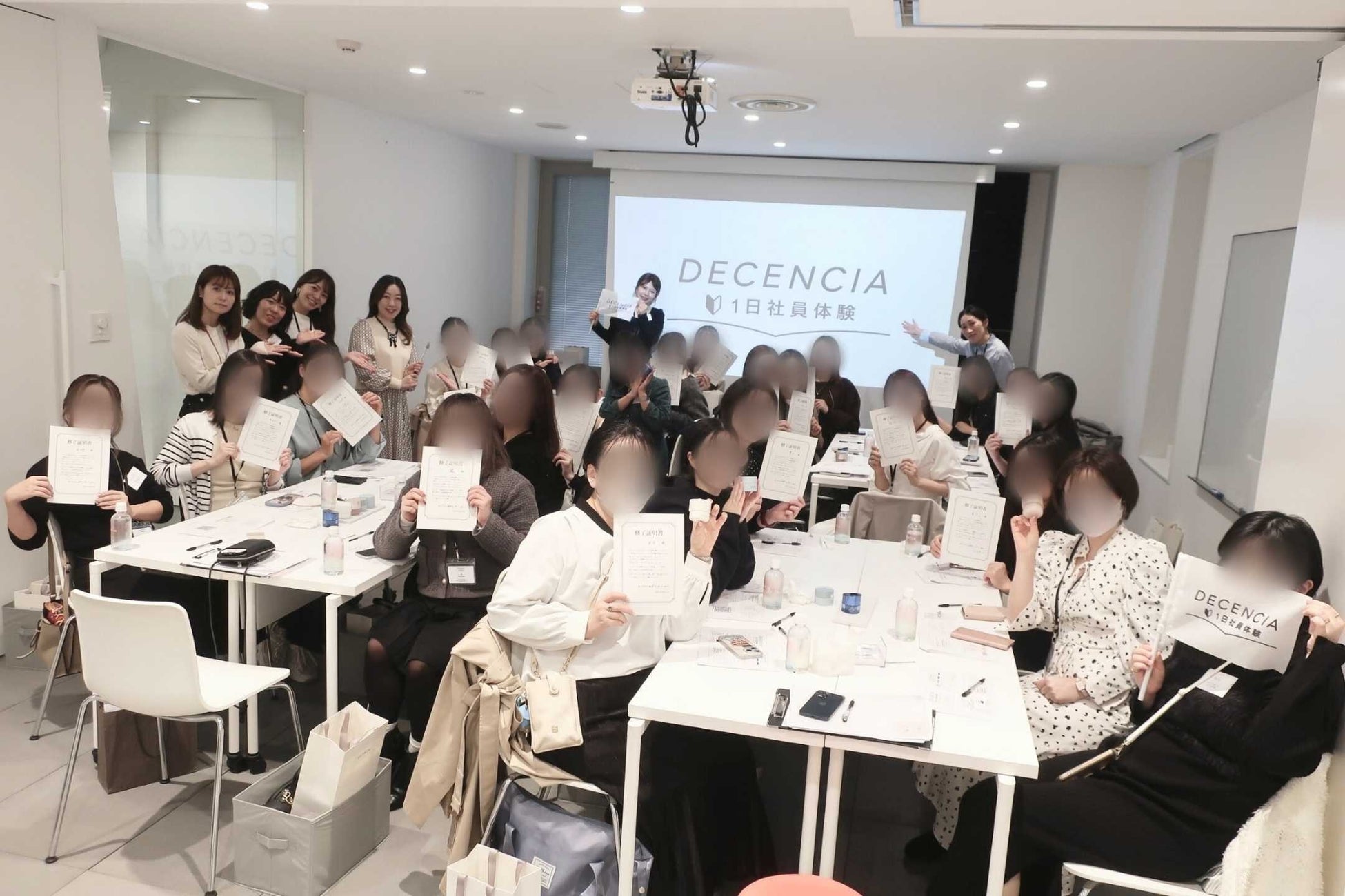 ロレアル パリ の大人気ヘアオイルシリーズからハローキティのオリジナルデザイン2種を限定発売！