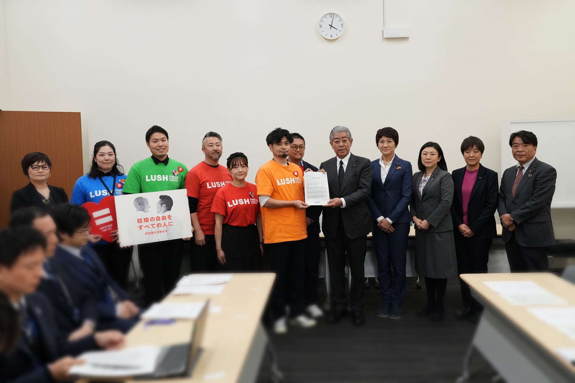 英国発ナチュラルコスメブランドLUSH日本における同性婚の法制化実現に向け11月27日（木）国会議員に審議促進を求める要望書を提出