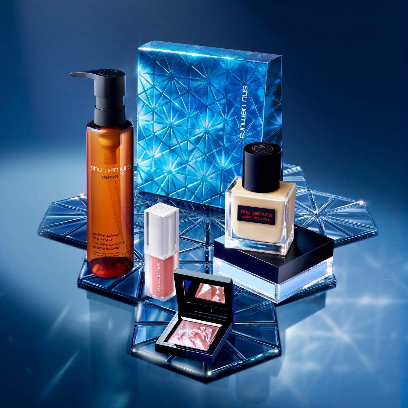 Unwrap the Joy, Celebrate the Season of Sparkle​​. シュウ ウエムラから自在に組み合わせを楽しむキットが期間限定で登場。