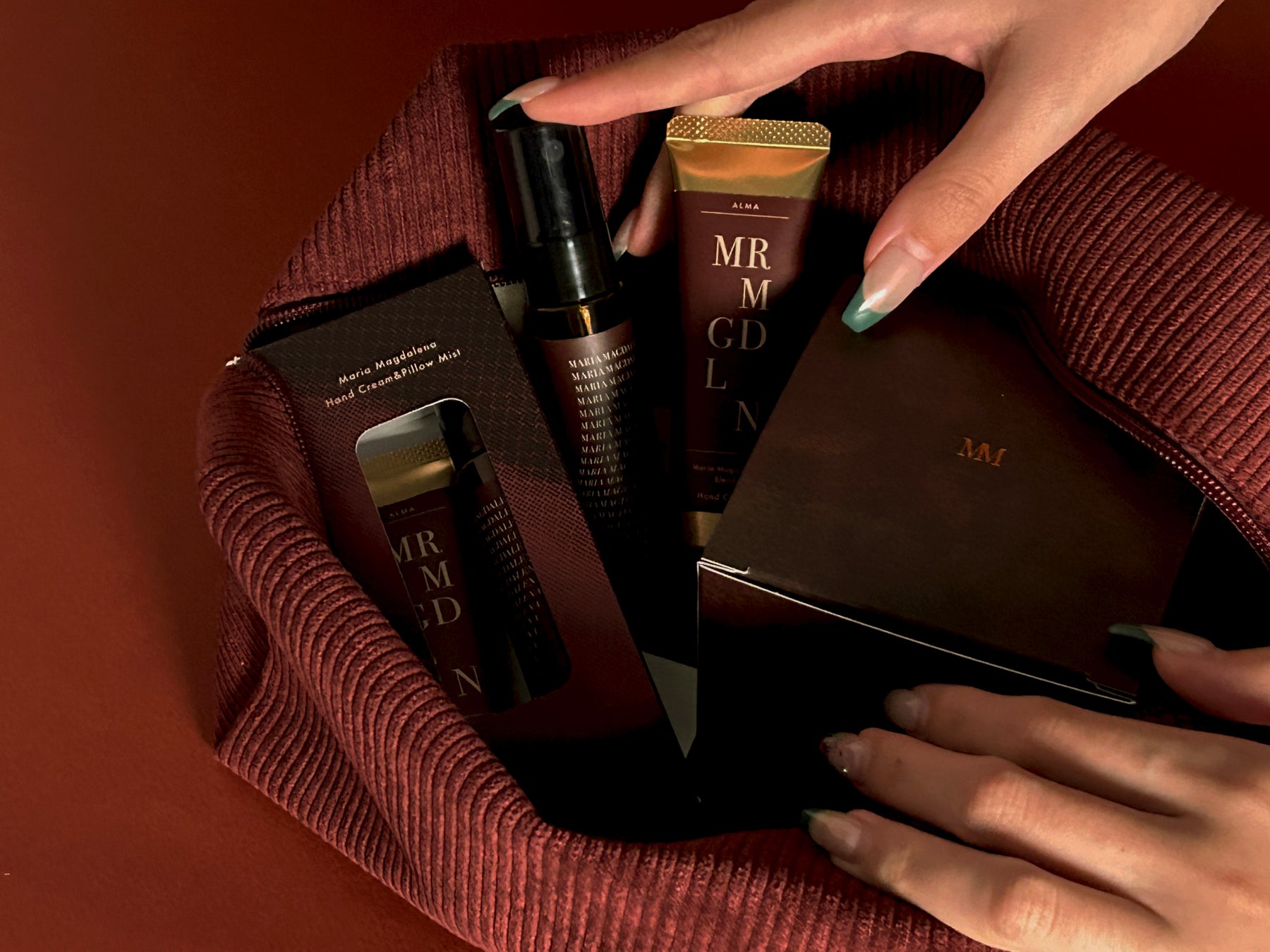 『マグダラのマリア』よりインスパイア──女性支援を掲げるALMA（アルマ）が贈る、心を満たすクリスマスコフレ「MARIA MAGDALENA HOLIDAY GIFT」が登場
