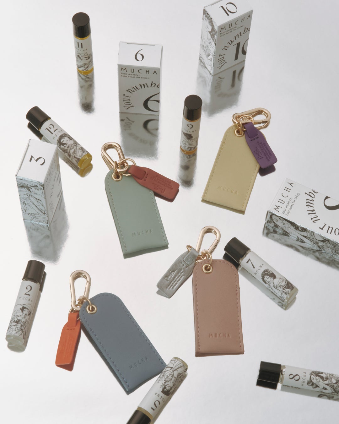【MUCHA(ミュシャ)】作品『12ヶ月』の絵葉書をモチーフにしたロールオンタイプのフレグランスオイルが登場！誕生月やラッキーナンバーで選べる、心はずむ12種類のナンバーオイル