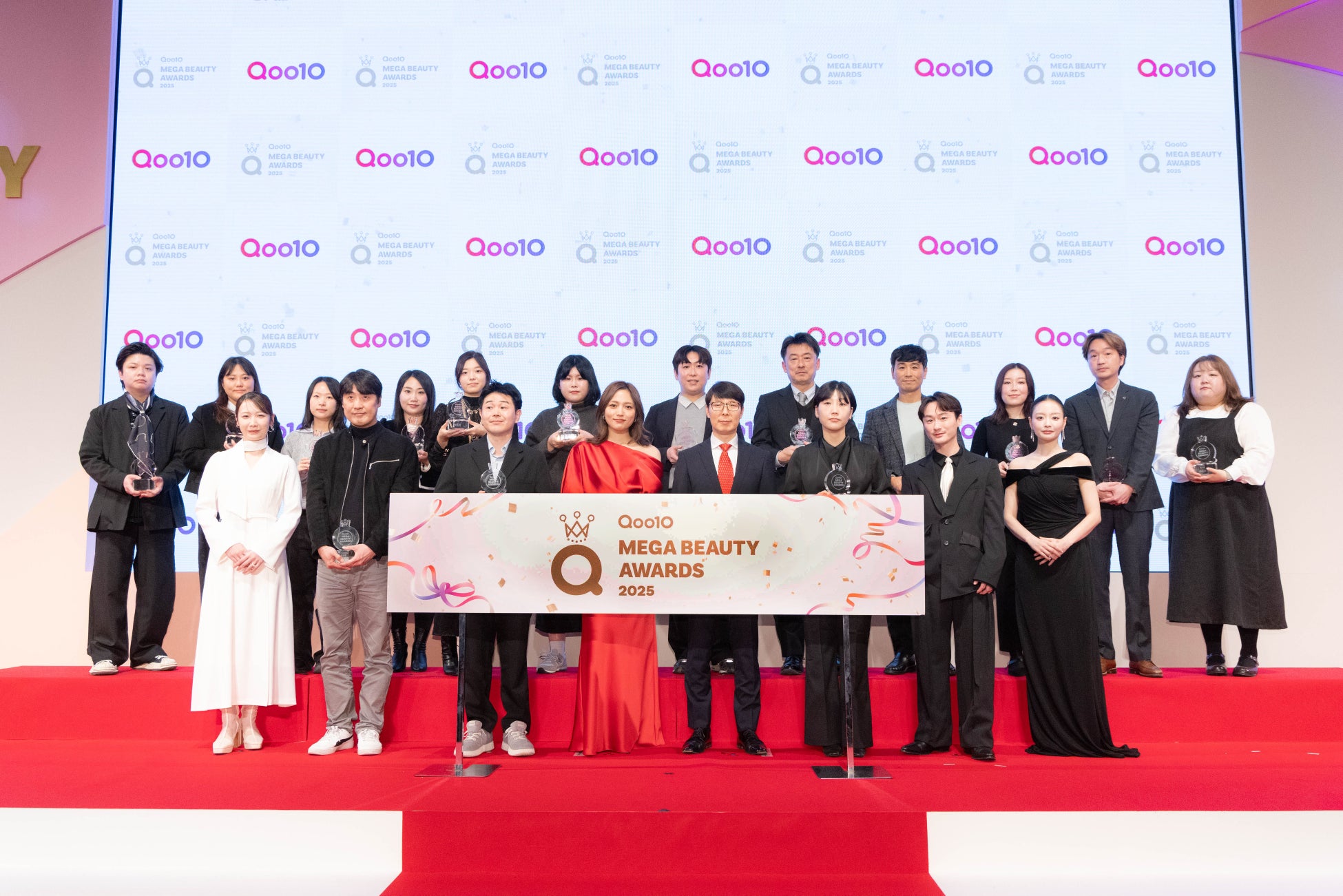 「Qoo10 MEGA BEAUTY AWARDS 2025」今年を代表するビューティーアイテムが決定！第1回総合大賞はアヌアの「レチノール0.3 ナイアシンリニューイングセラム30ml」