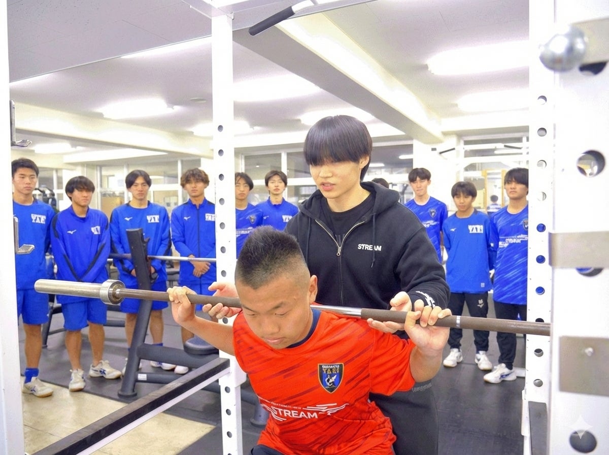 【弥栄高校OBの恩返し】ユニフォームの次は「筋肉」。17店舗展開中のSTREAM代表、母校サッカー部で「ガチ筋トレ」指導